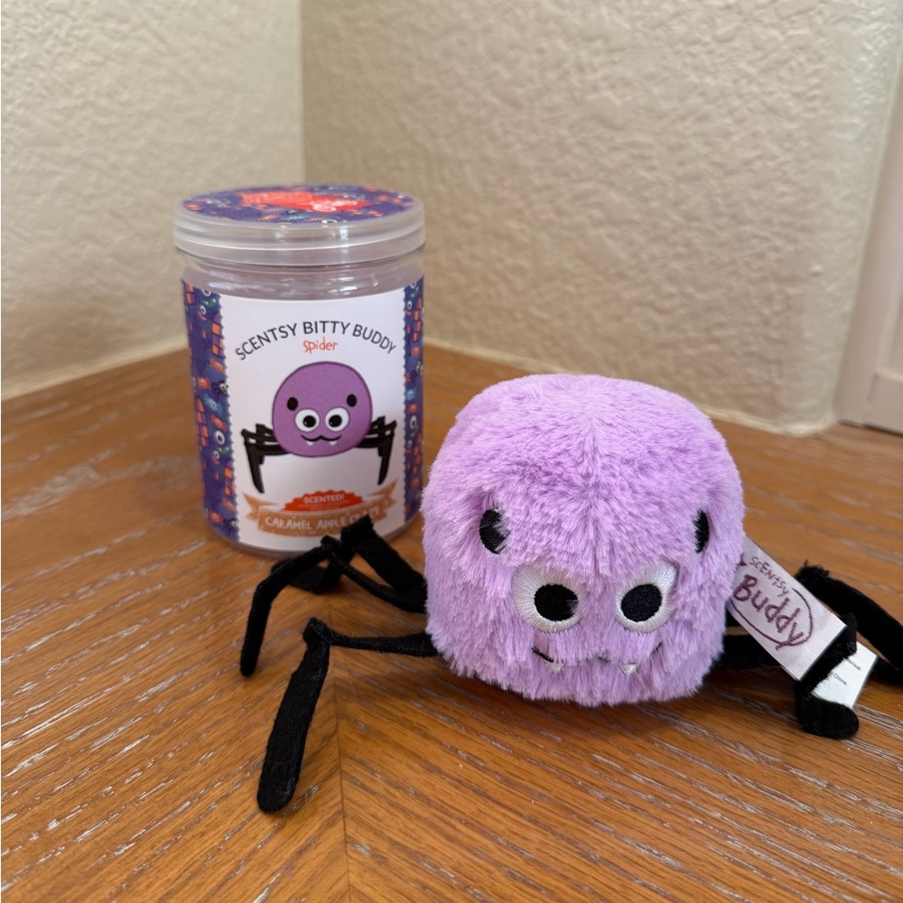 NEW Scentsy Bitty Buddy Spider Caramel Apple Craze Scented Halloween Plush